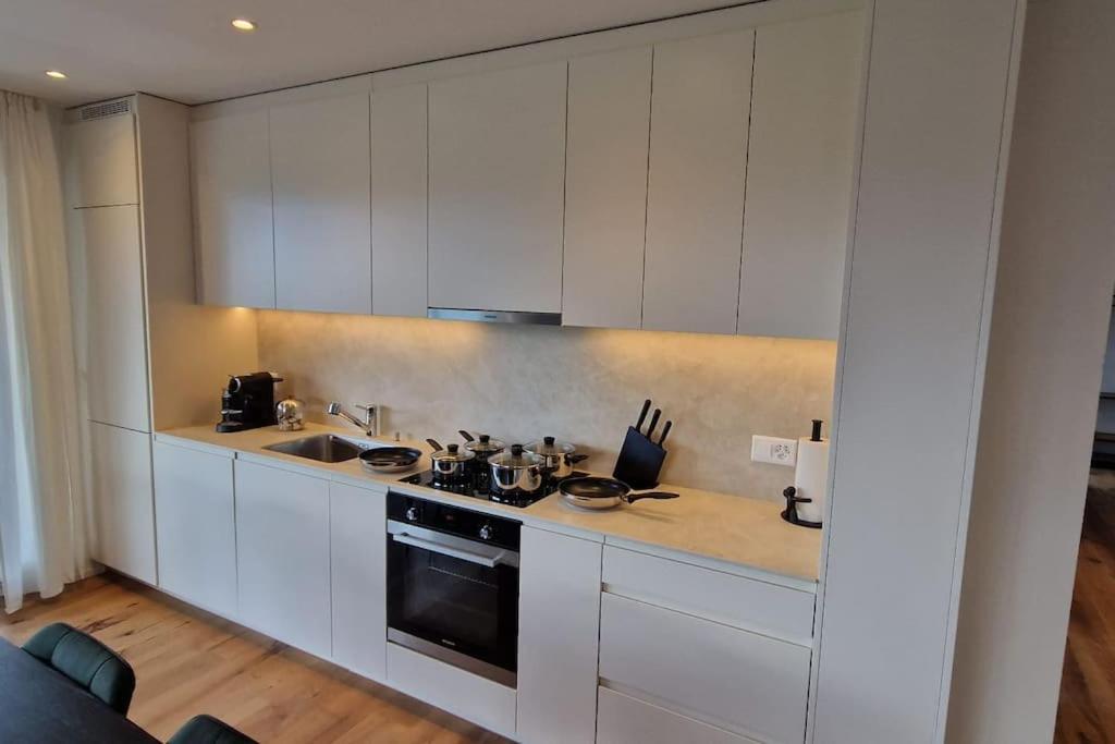 Visionary Hospitality Rothenburg, Lucerne - Premium Apartments With Free Parking, Washer, Kitchen, Terrace, 15' City Екстериор снимка